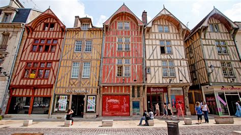 factory outlets in troyes.